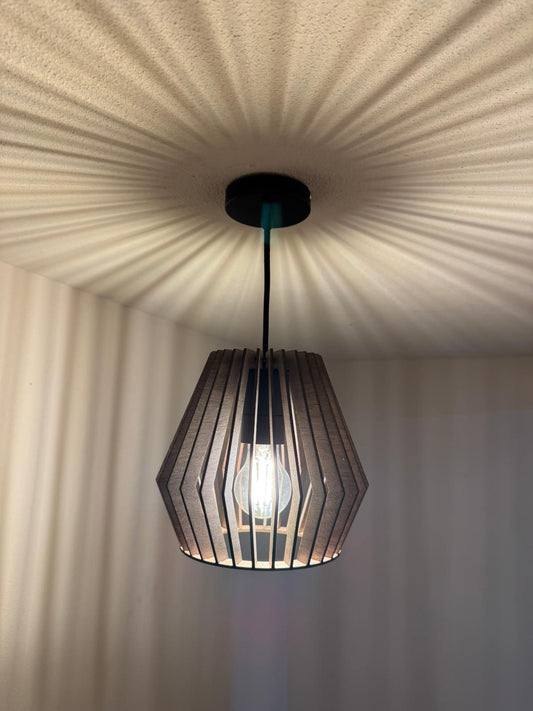 Deckenleuchte Lumira aus Holz, handgefertigt