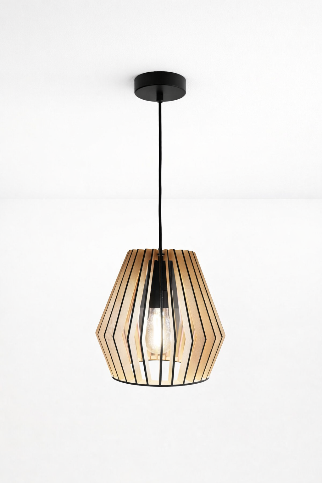 Deckenleuchte Lumira aus Holz, handgefertigt