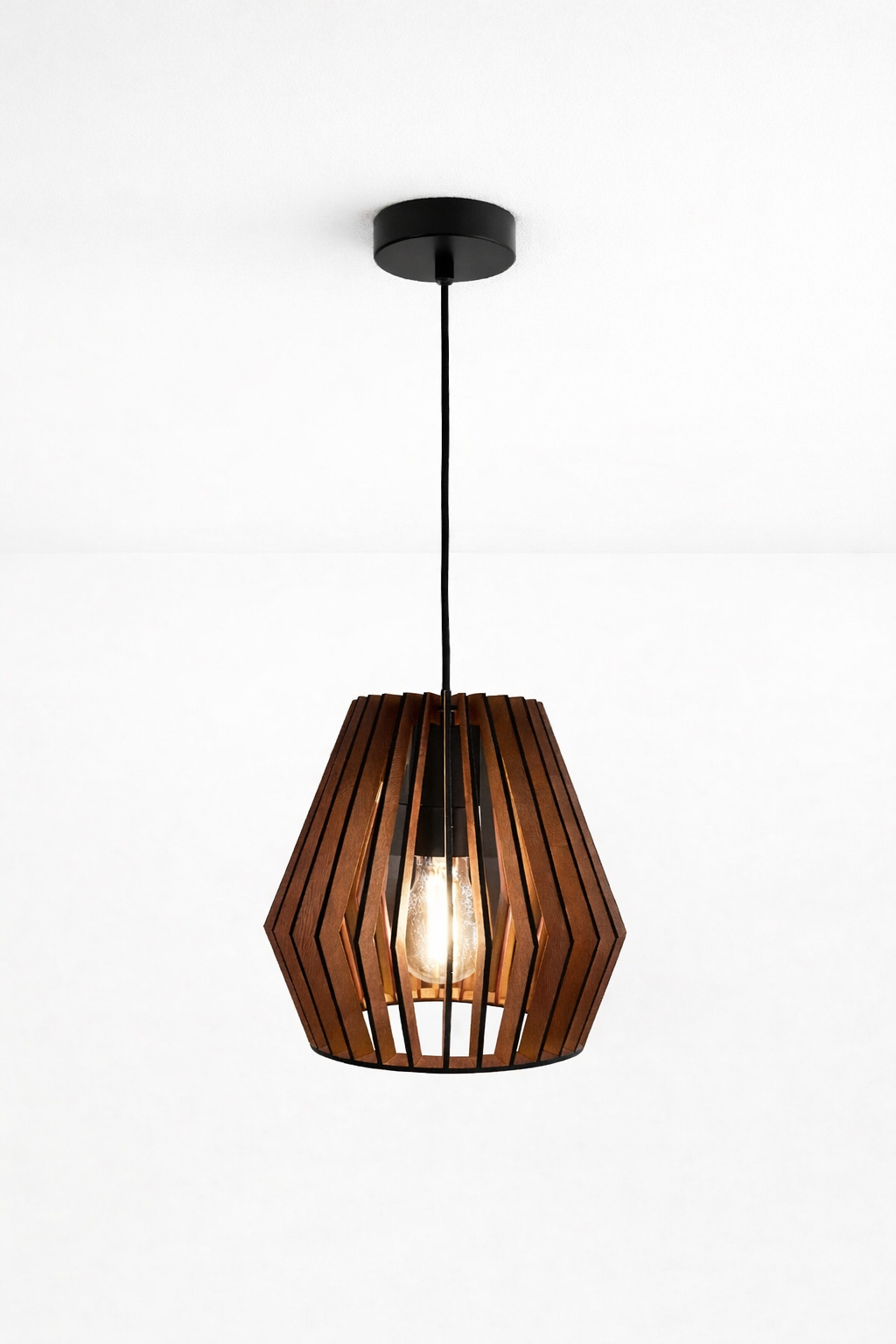 Deckenleuchte Lumira aus Holz, handgefertigt